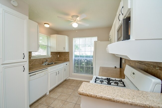 Foto del edificio - 1910 Crosscoach Ln