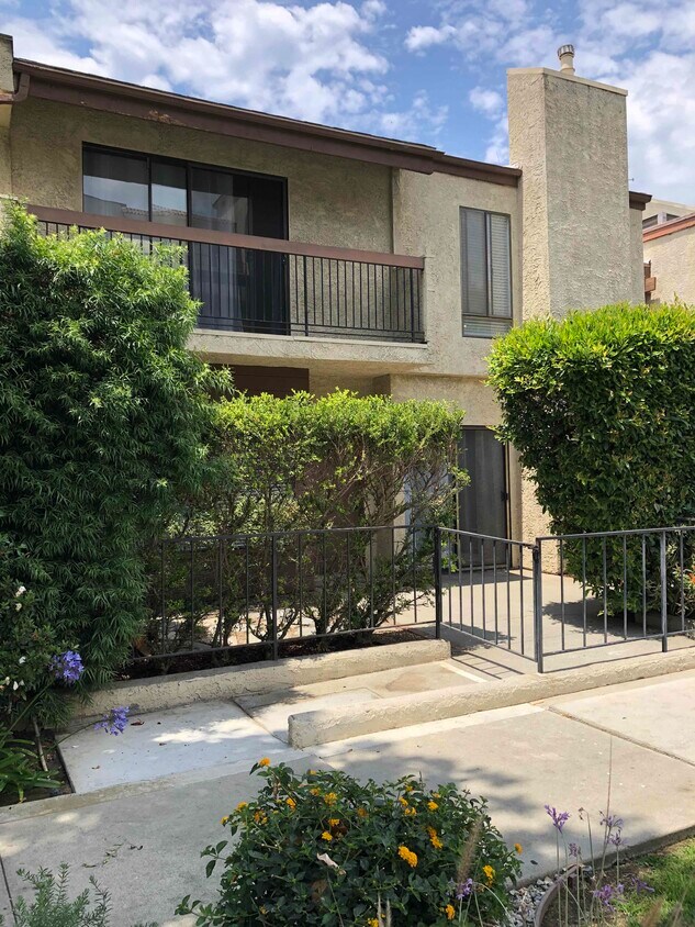 Direct street access feels like a home - 1655 Greenfield Ave