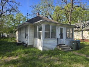 Building Photo - 307 Riehl St