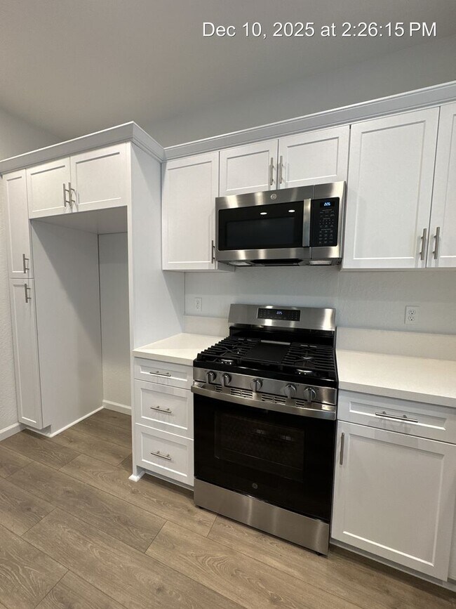 Building Photo - Newly built Home! Rent Ready !!