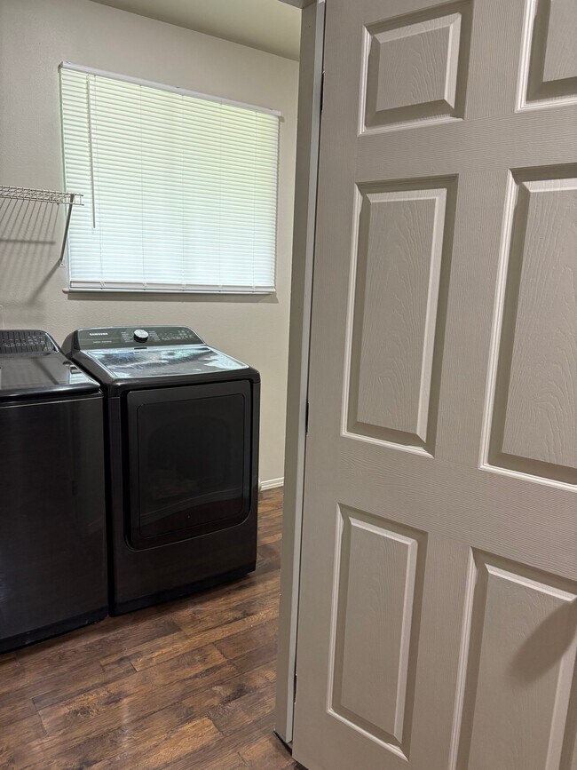 Foto del edificio - 1385 Graham Dr