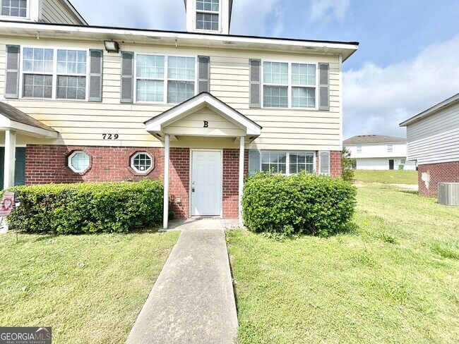 Foto del edificio - 729 Wheel House Ln