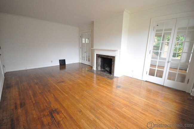 Foto del edificio - 44 Woodland Ave