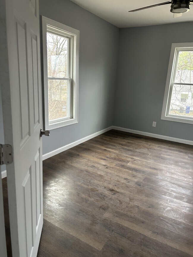 Building Photo - 756 Sunbury Rd