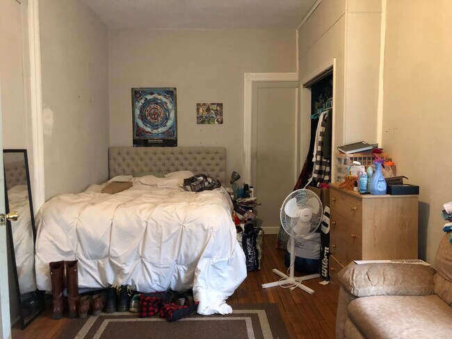 bedroom - 516 Montclair Ave