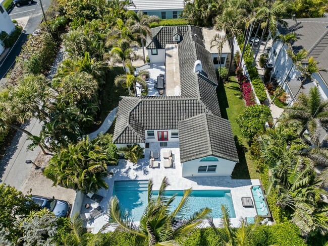 Foto del edificio - 111 Dolphin Bend Rd