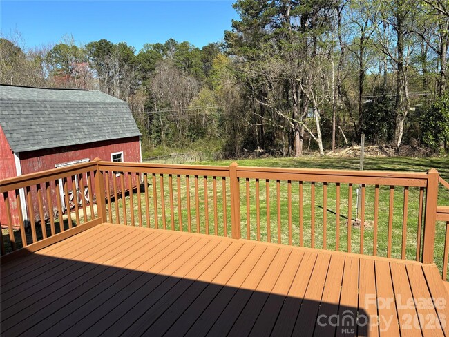 Building Photo - 194 Lawing St