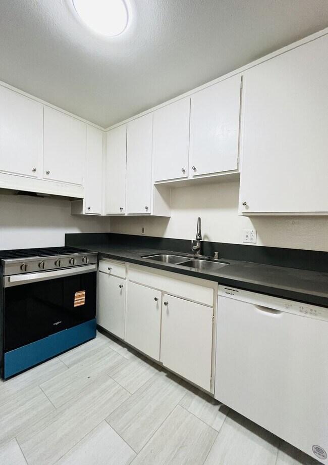 Foto del edificio - 2 Bedroom, 2 Bathroom South Coast Villas Ground Floor Condo