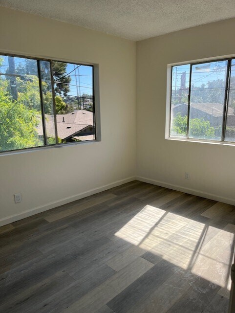Foto del edificio - 2142 Yosemite Dr