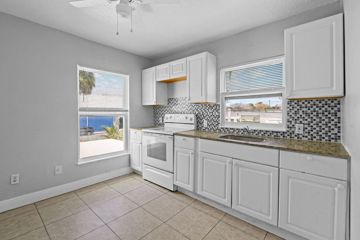 Foto principal - 3721 Henry Ave