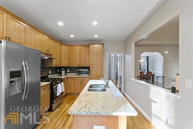 Building Photo - 541 Battleview Dr