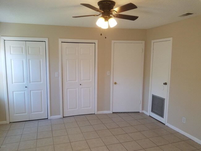 Building Photo - 7220 Poinciana Dr