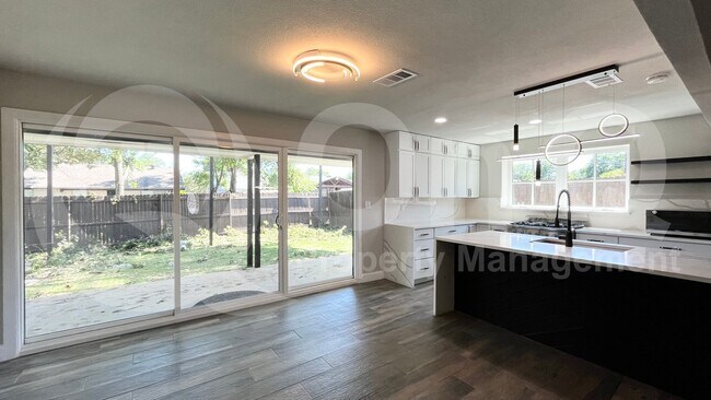 Foto del edificio - 1520 Armstrong Dr