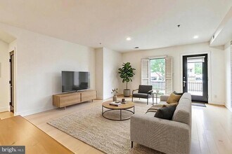 Building Photo - 310 V St NE