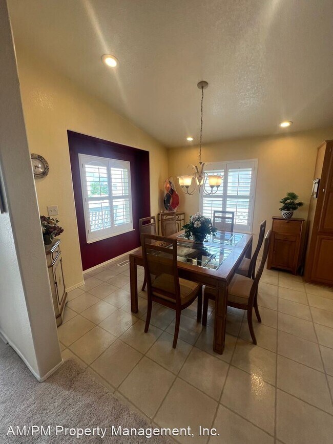 Building Photo - 2 br, 2 bath House - 4202 Lahaina Dr. #11