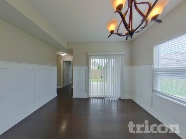 Building Photo - 1023 Solomon Ln