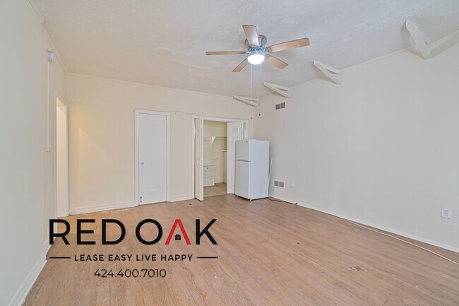 Foto del edificio - Charming Bachelor with Hardwood Style Floo...