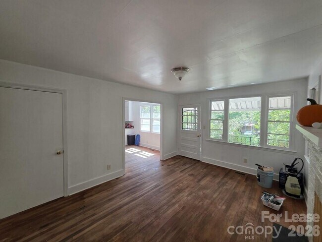 Foto del edificio - 123 Larchwood Dr