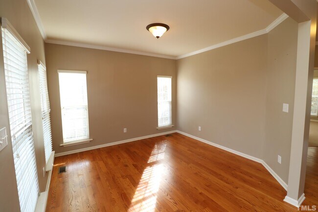 Foto del edificio - 1006 Upchurch Farm Ln