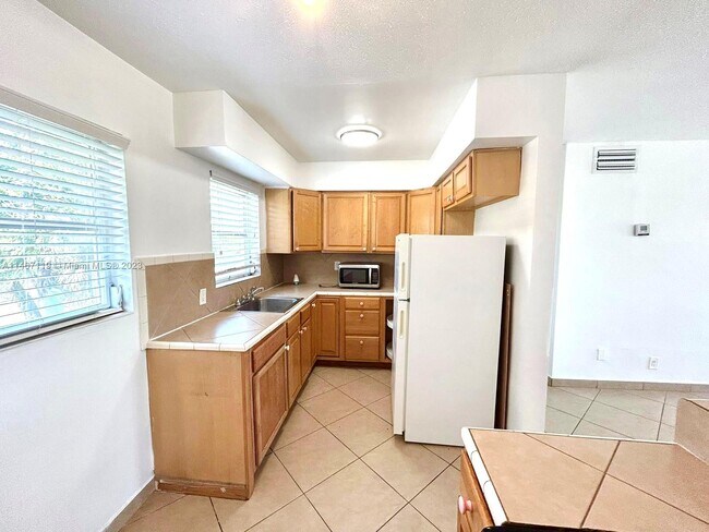 Foto del edificio - 250 NE 40th St