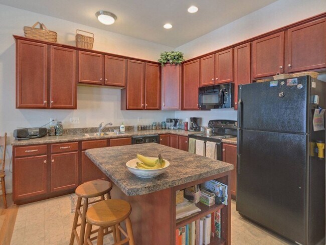 Building Photo - 161 Brookwood Dr