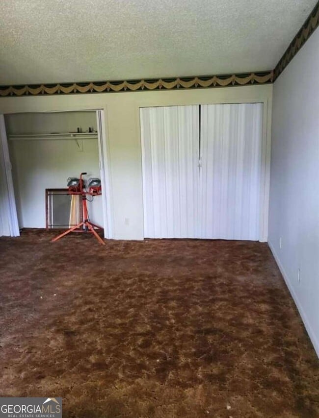 Building Photo - 1315 Camelot Dr