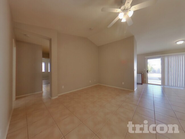 Foto del edificio - 3628 W Firehawk Dr