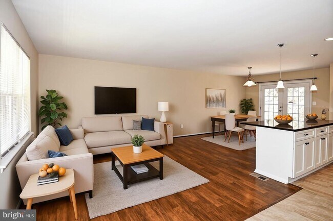 Foto del edificio - Beautifully renovated 3-bedroom, 2.5-bath detached home