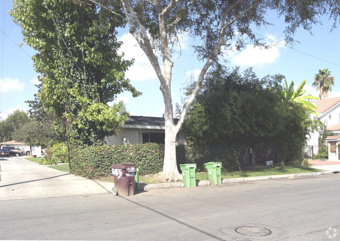 Primary Photo - 4103-4105 Rowland Ave