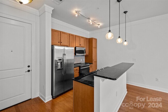 Building Photo - 2810 Selwyn Ave