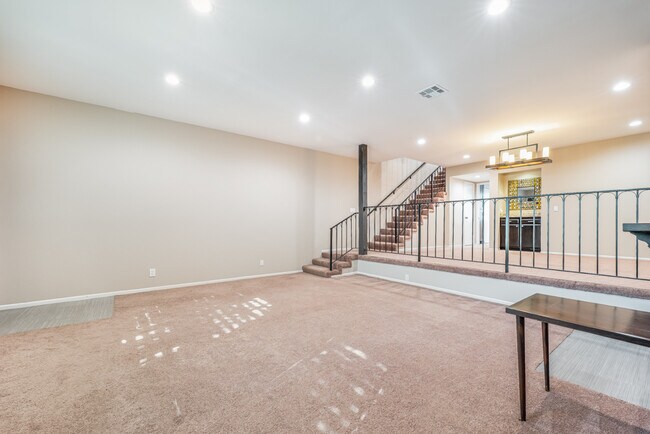 Smooth ceilings, recessed lighting - 4321 Matilija Ave