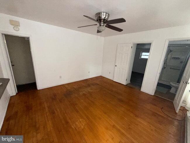 Building Photo - 600 E Girard Ave