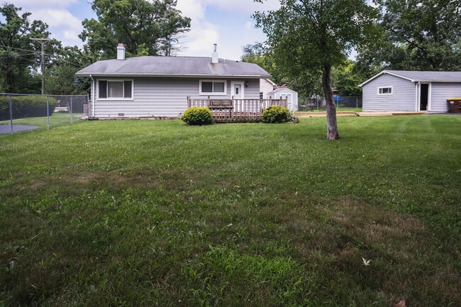 Building Photo - 4320 Bayview Dr