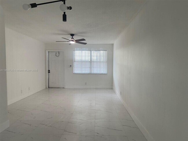 Foto del edificio - 3777 NW 78th Ave
