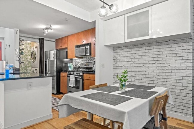 Dining room - 1117 10th St NW