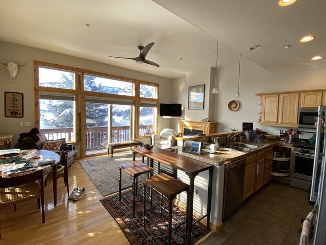 Building Photo - 50 50 Riv Oaks Dr