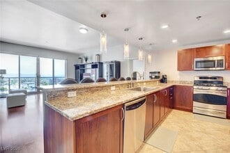 Building Photo - 150 S Las Vegas Blvd