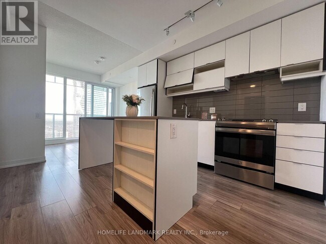 Photo du bâtiment - 4065 Confederation Pkwy