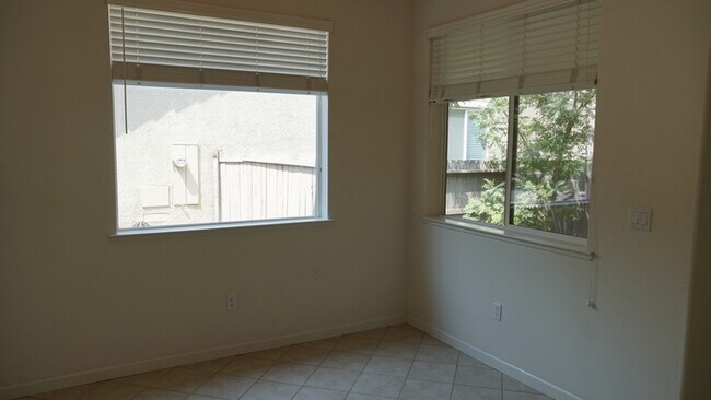 Foto del edificio - Spacious 3 bedroom 2 bath home in Rancho Cordova!!