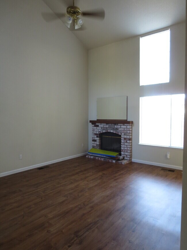 Living room Fireplace - 11467 Winding Trail Ln