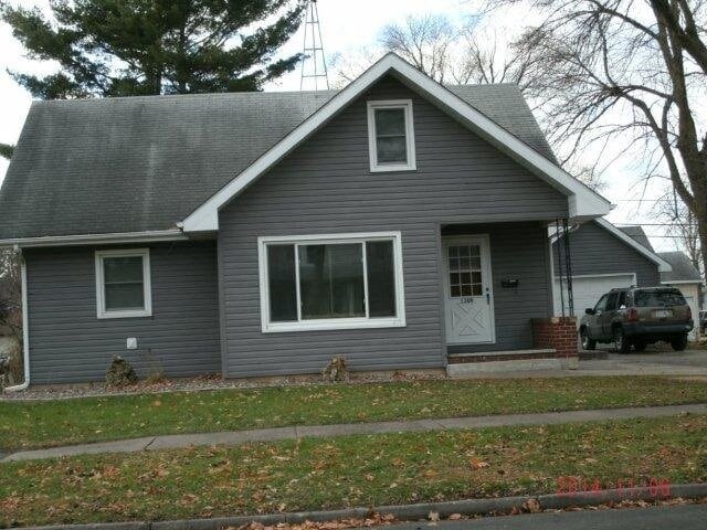 Building Photo - 1309 8th St E