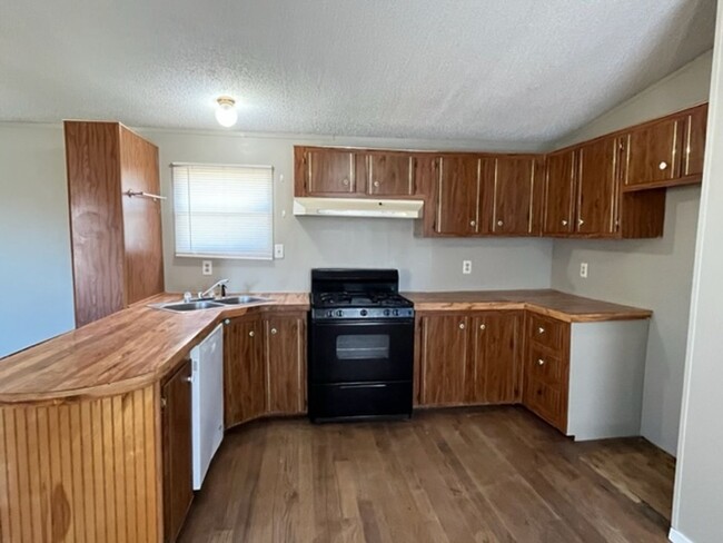 Foto del edificio - Renovated 2 Bedroom 2 Bath Home(Trailer) o...