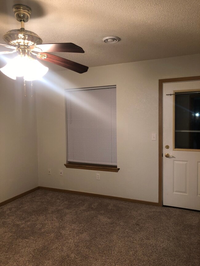 Foto del edificio - 356 S Hill St