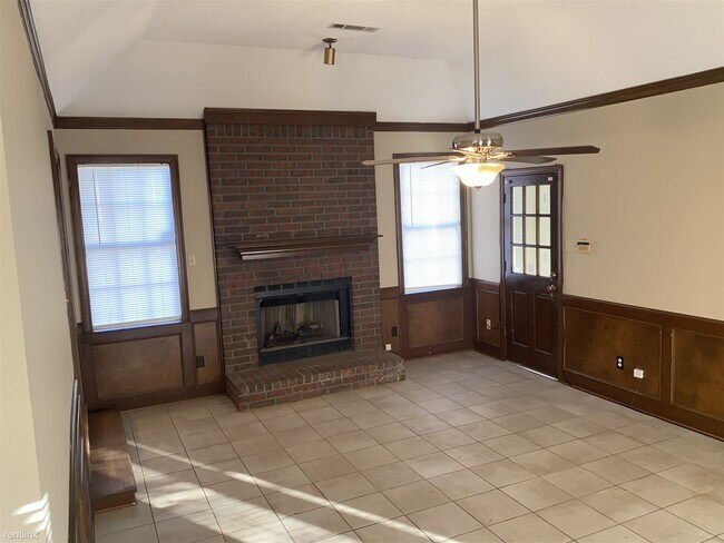 Building Photo - 3 br, 2 bath Condo - 2576 Laurelcrest Dr