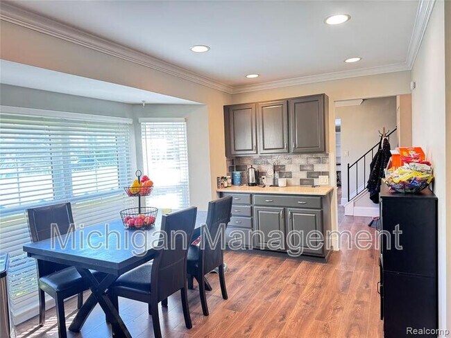 Foto del edificio - 5203 Forestdale Ct