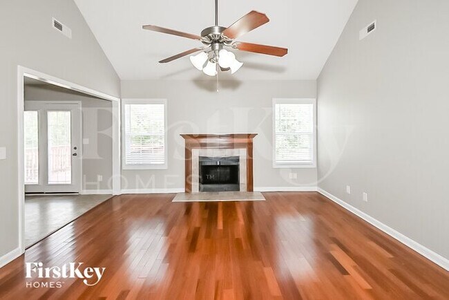 Foto del edificio - 3420 Quicksilver Ln