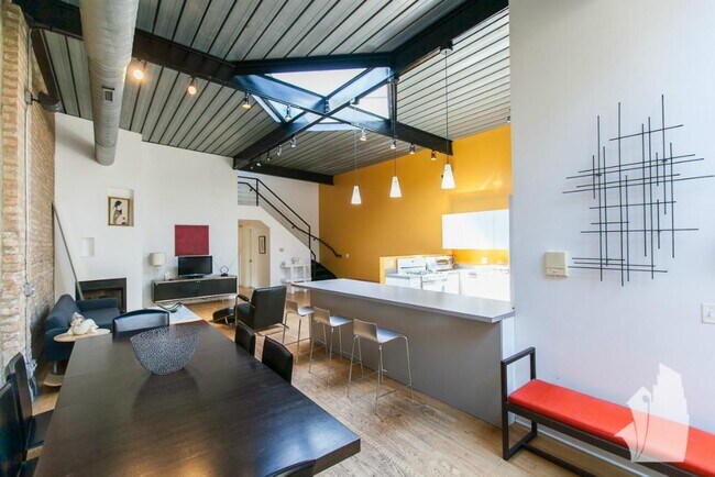 Foto del edificio - 5017 N Ravenswood Ave