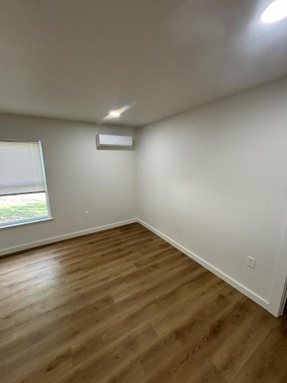Foto del edificio - 1040 Harding Blvd