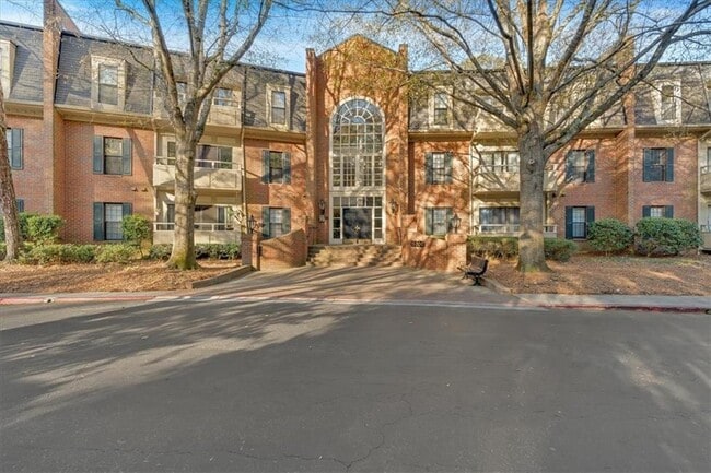 Building Photo - 25109 Plantation Dr NE