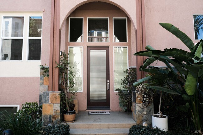 Front Entry - 5700 Seawalk Dr